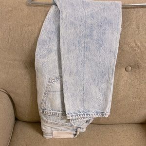 90’s boyfriend. Icy blue destructed